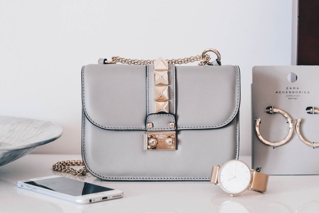 Few Factors to Consider before Buying a New Handbag - Beales department store
