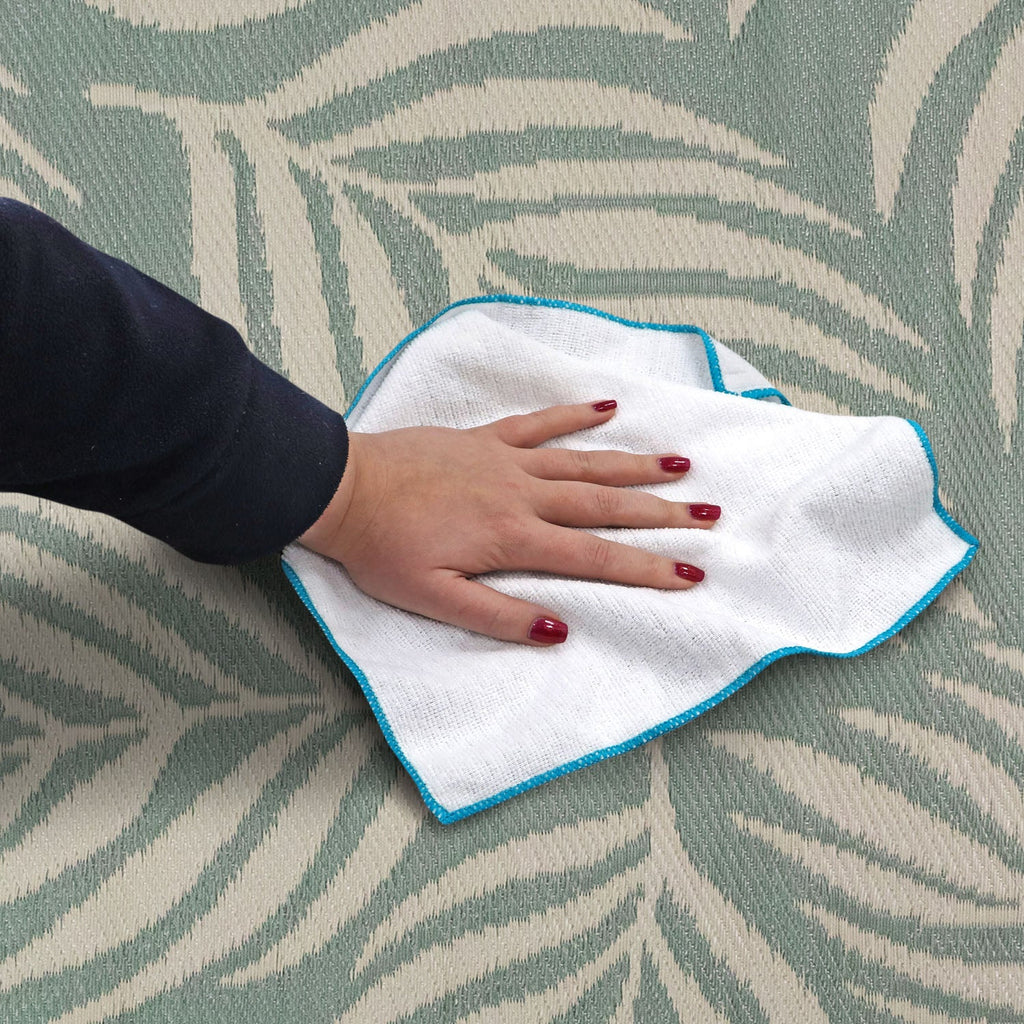 Lightweight Reversible Green Small Leaf Pattern Outdoor Rug