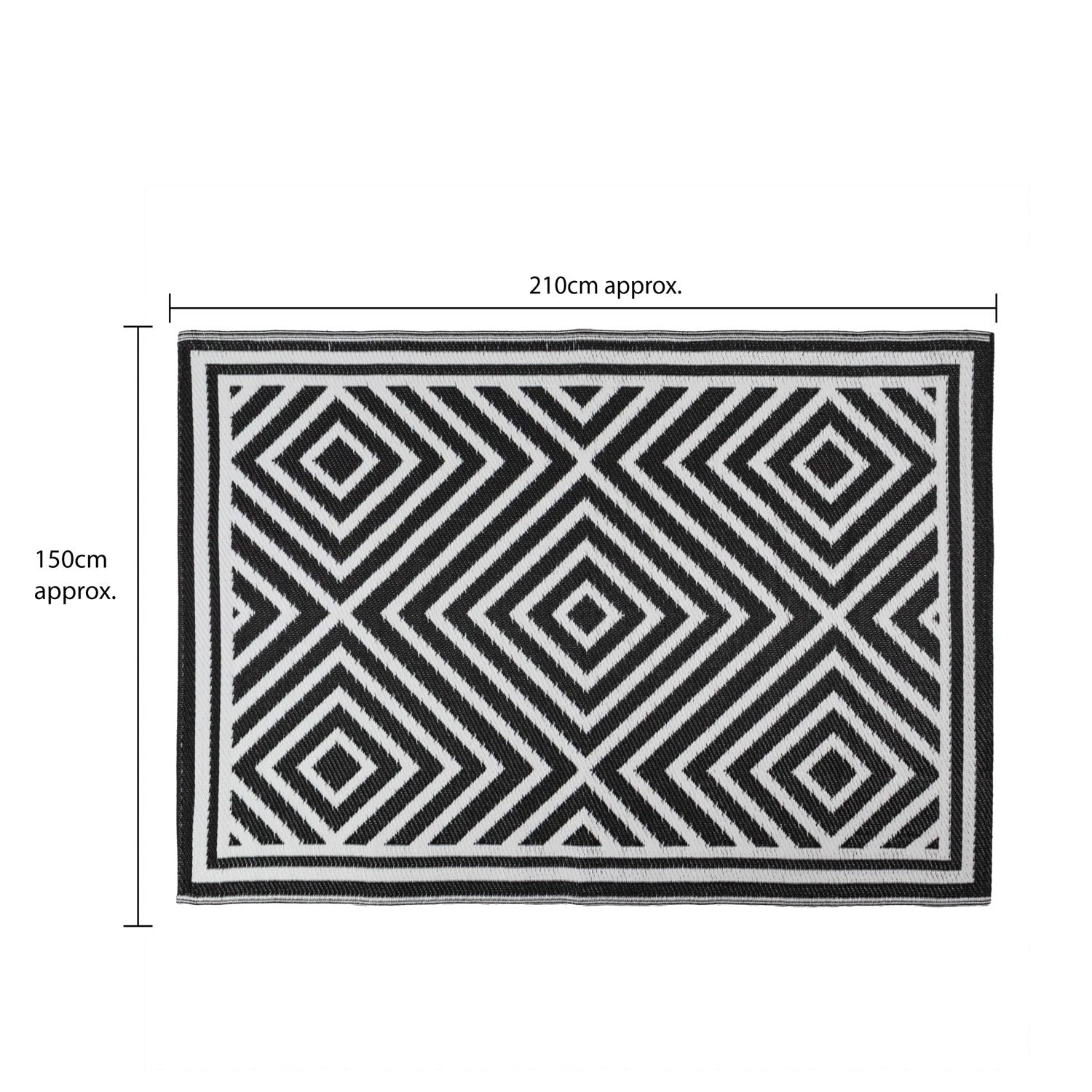 Lightweight Reversible Black White Tiles Pattern Outdoor Rug