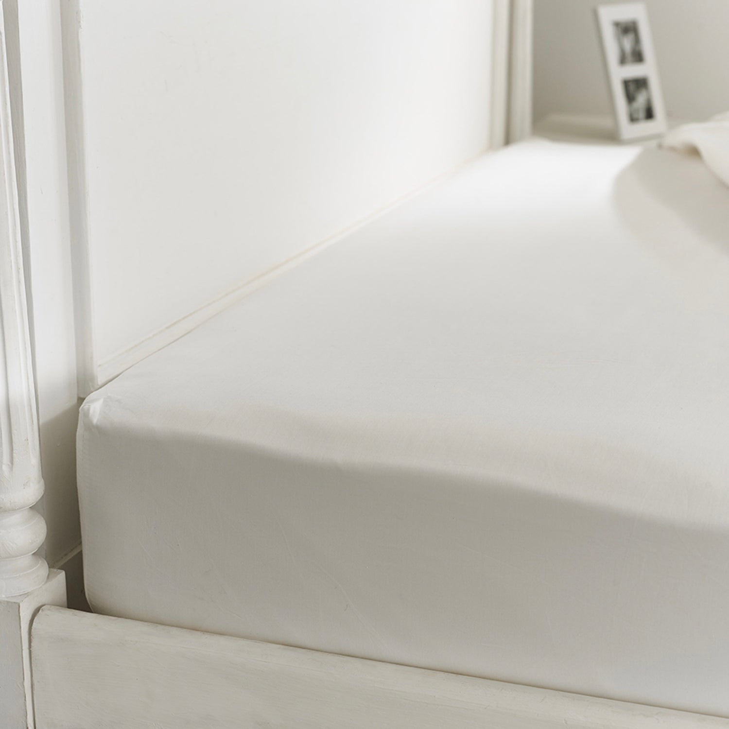 The Lyndon Company Mayfair White Cotton Sateen 800TC Deep (32cm) Fitted Sheet