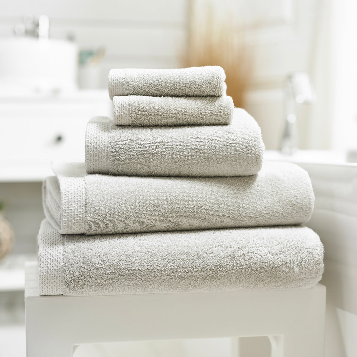 The Lyndon Company Egyptian Spa Low Twist Cream Cotton 700gsm Towels