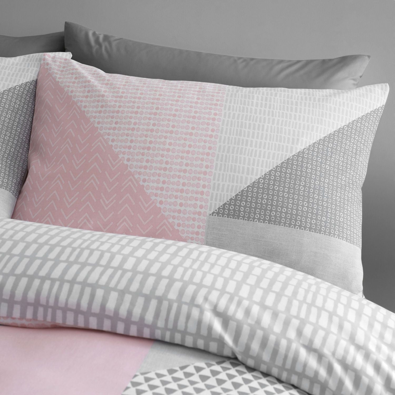 Catherine Lansfield Larsson Pink Geo Reversible Duvet Set