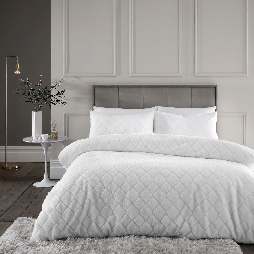 Catherine Lansfield Cosy Diamond White Faux Fur Duvet Set