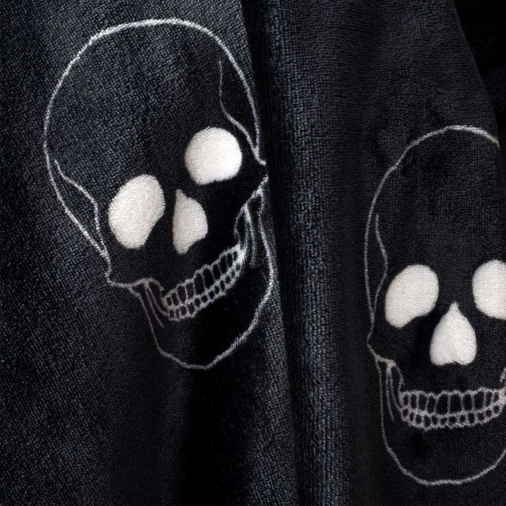 Catherine Lansfield Black Skulls Fleece Throw (130cm x 170cm)