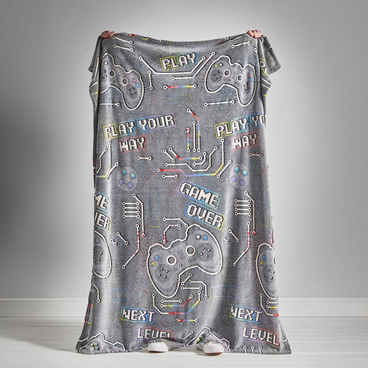 Catherine Lansfield Game Over Glow in the Dark Black Fleece Cosy Fleece Throw