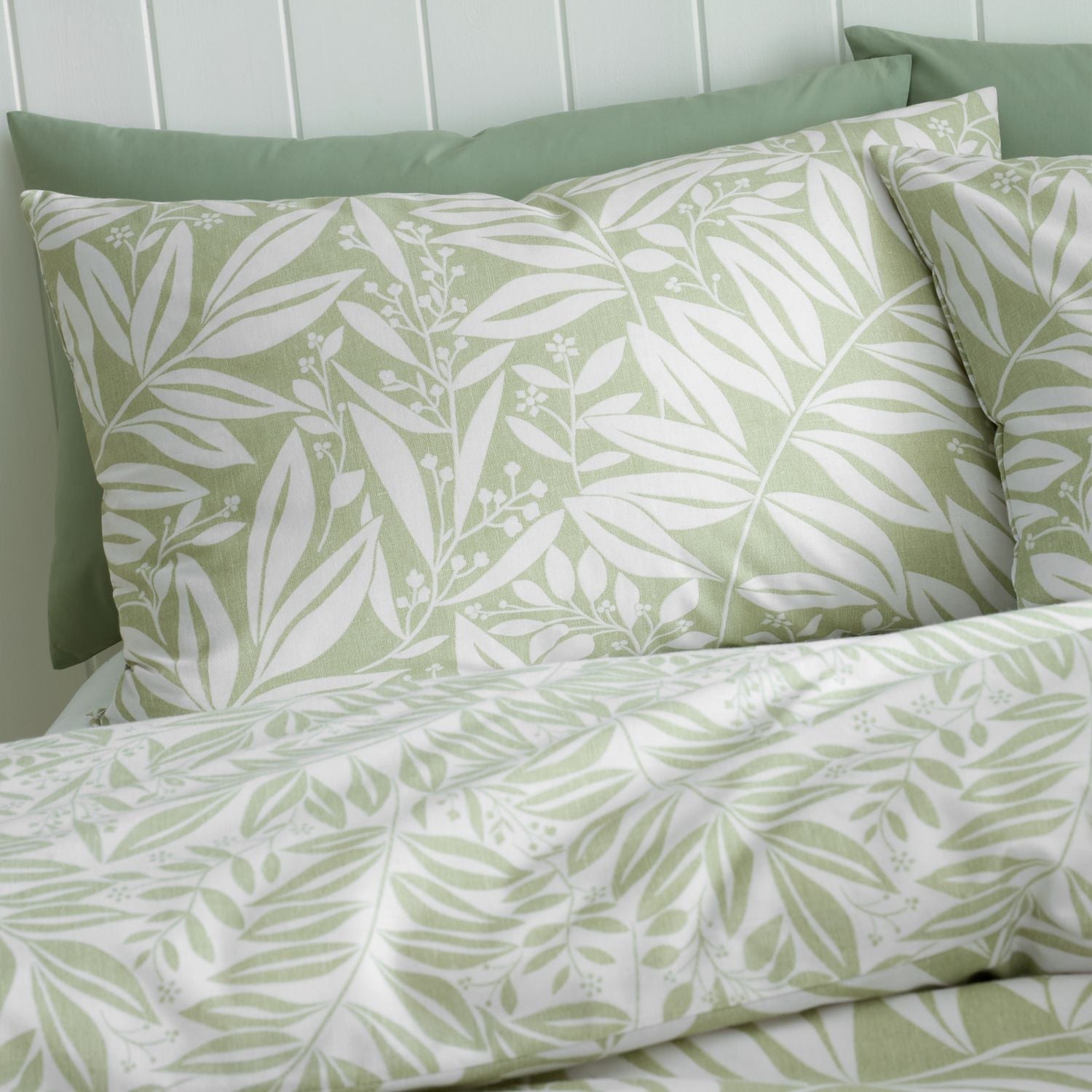 Catherine Lansfield Sorrel Leaf Green Reversible Duvet Set