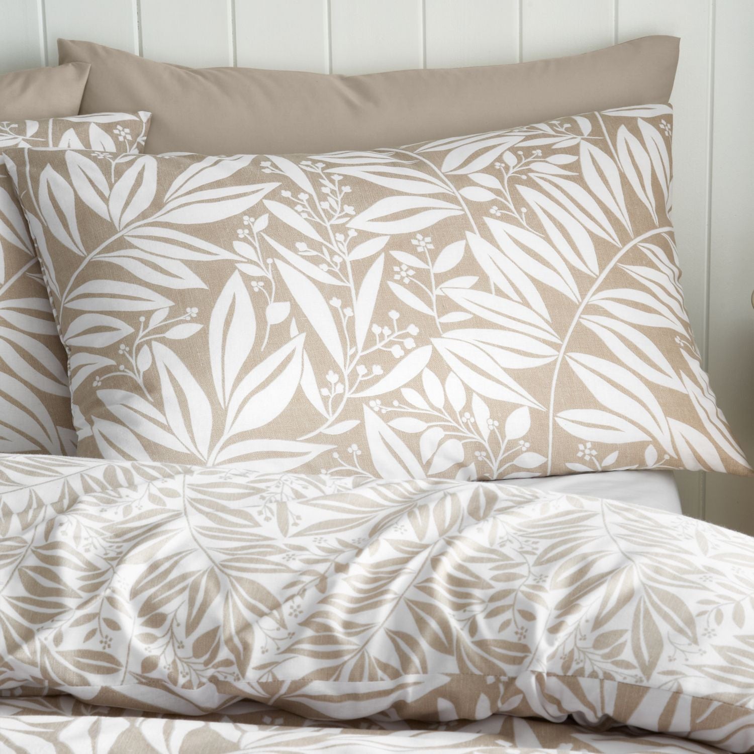 Catherine Lansfield Sorrel Leaf Natural Reversible Duvet Set
