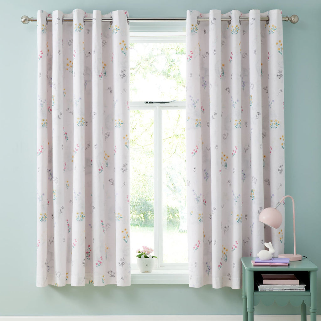 Catherine Lansfield Bunny Tails Ditsy Flowers Reversible Eyelet Curtains