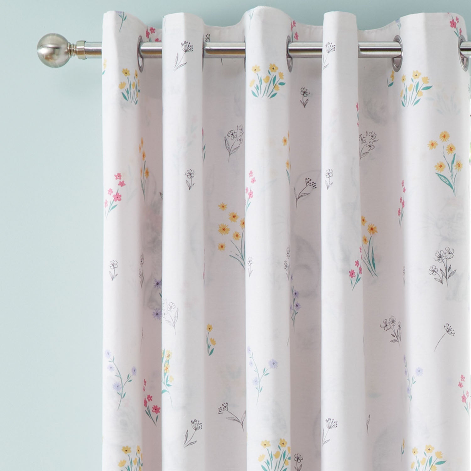 Catherine Lansfield Bunny Tails Ditsy Flowers Reversible Eyelet Curtains