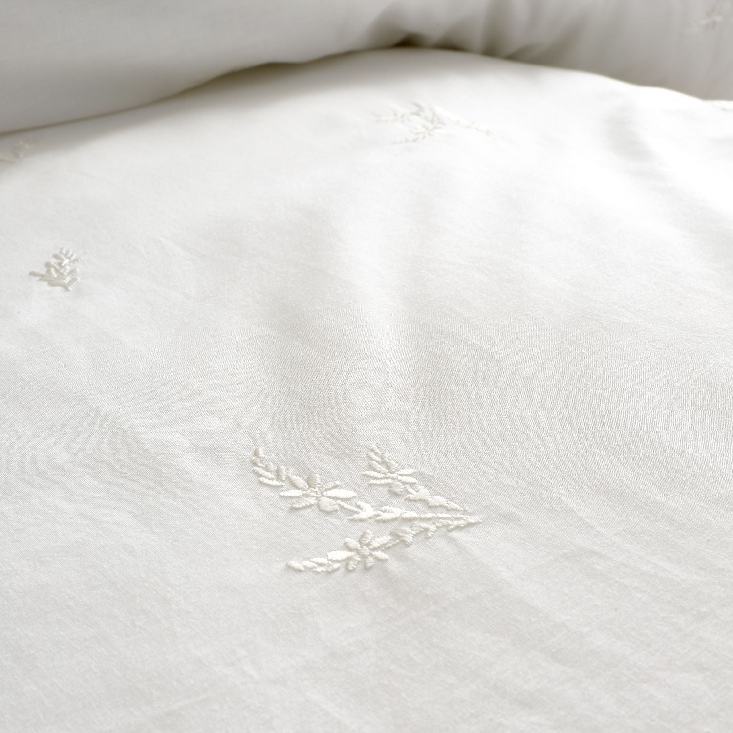 Bianca Lottie White Floral Embroidery 180TC Cotton Duvet Set