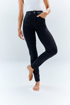 The Miracle Skinny Jean in Black