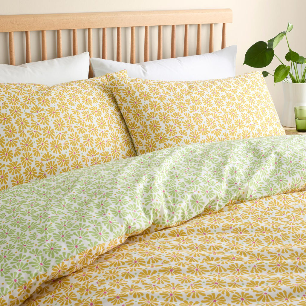 Retro Daisy Floral Yellow Reversible Duvet Set