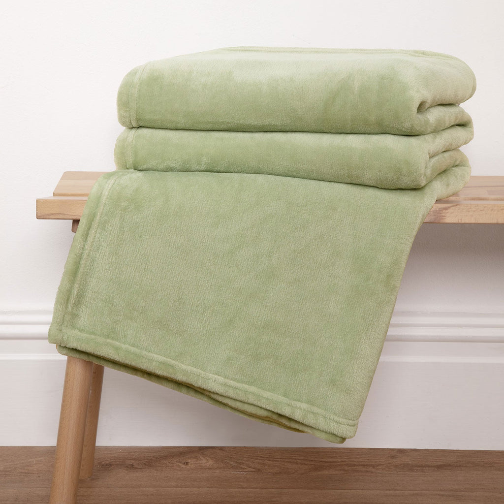 Jasper Soft Green Giant Fleece Throw (160cm x 240cm)