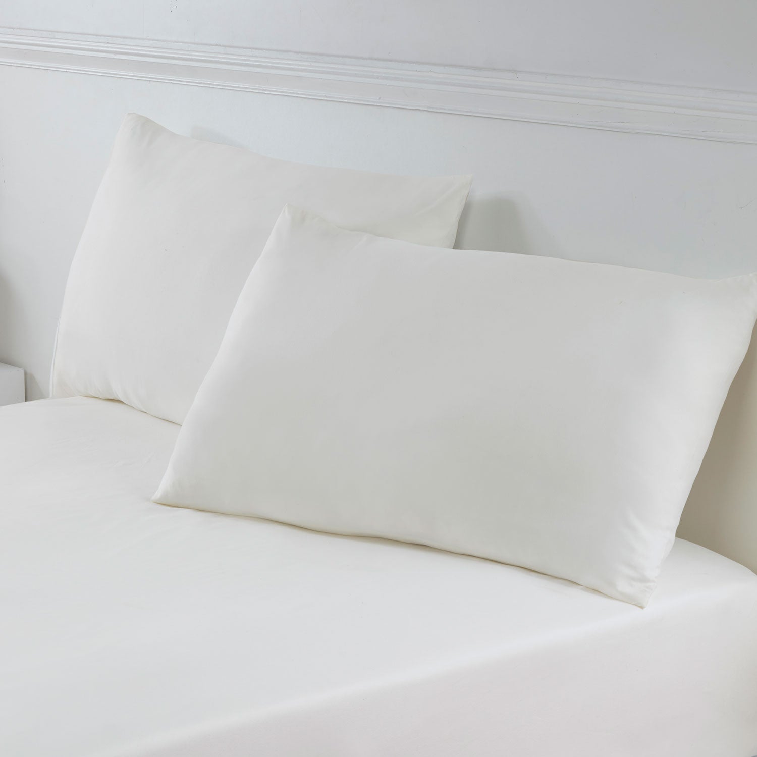 Ivory Super Soft Easycare Housewife Pillowcases (Pair)