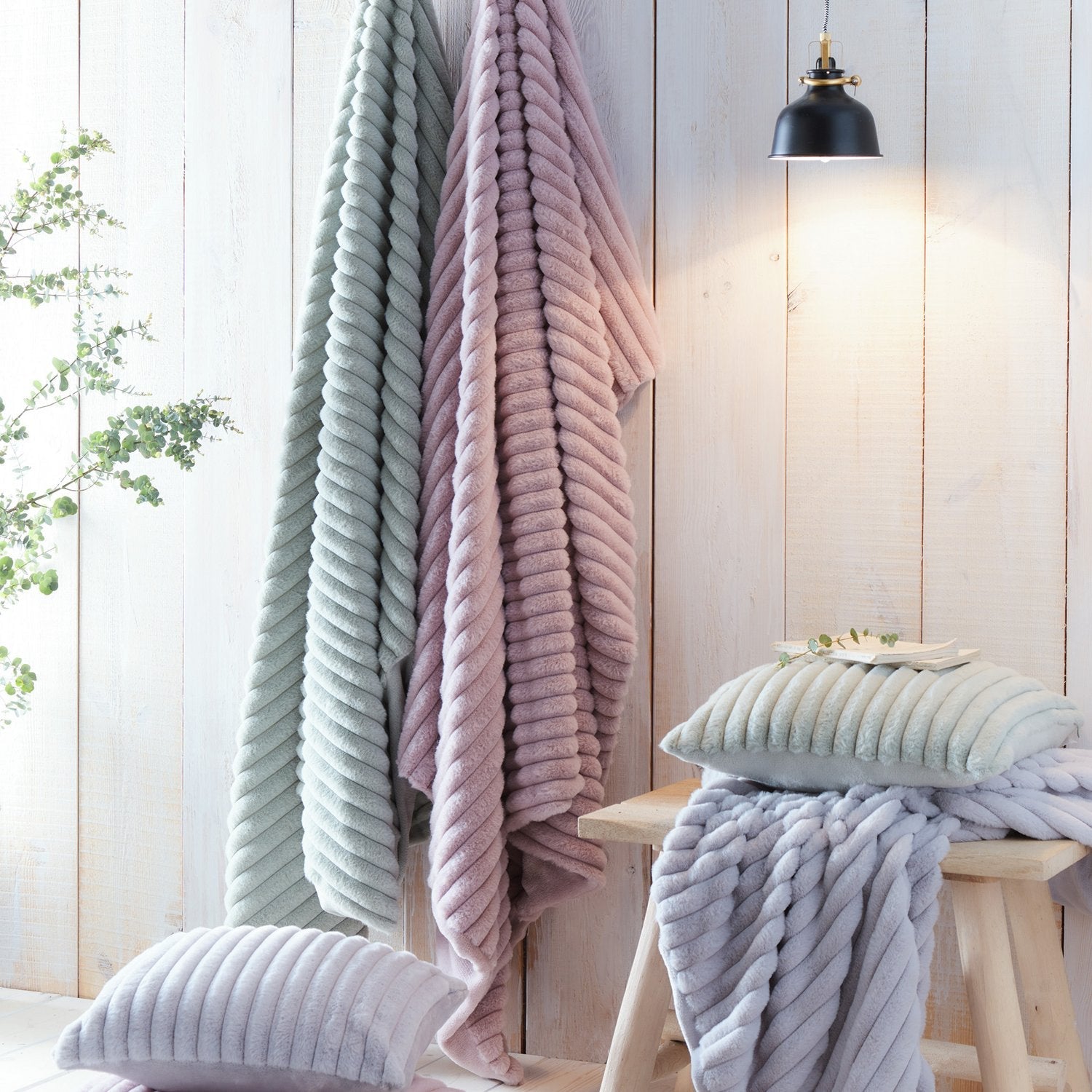 Morritz Grey Faux Fur Throw (130cm x 180cm)