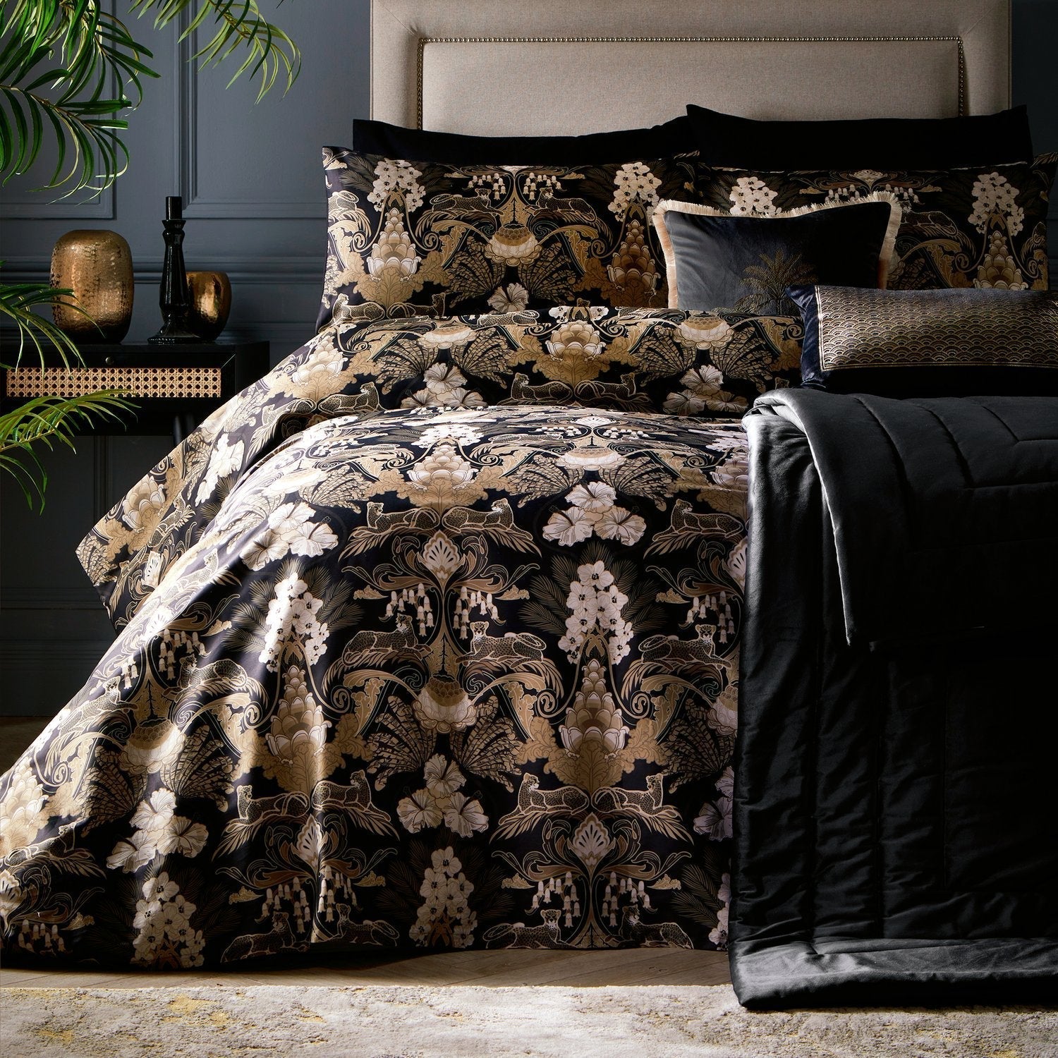 Laurence Llewelyn-Bowen Suburban Jungle Black/Gold 100% Cotton Duvet Set