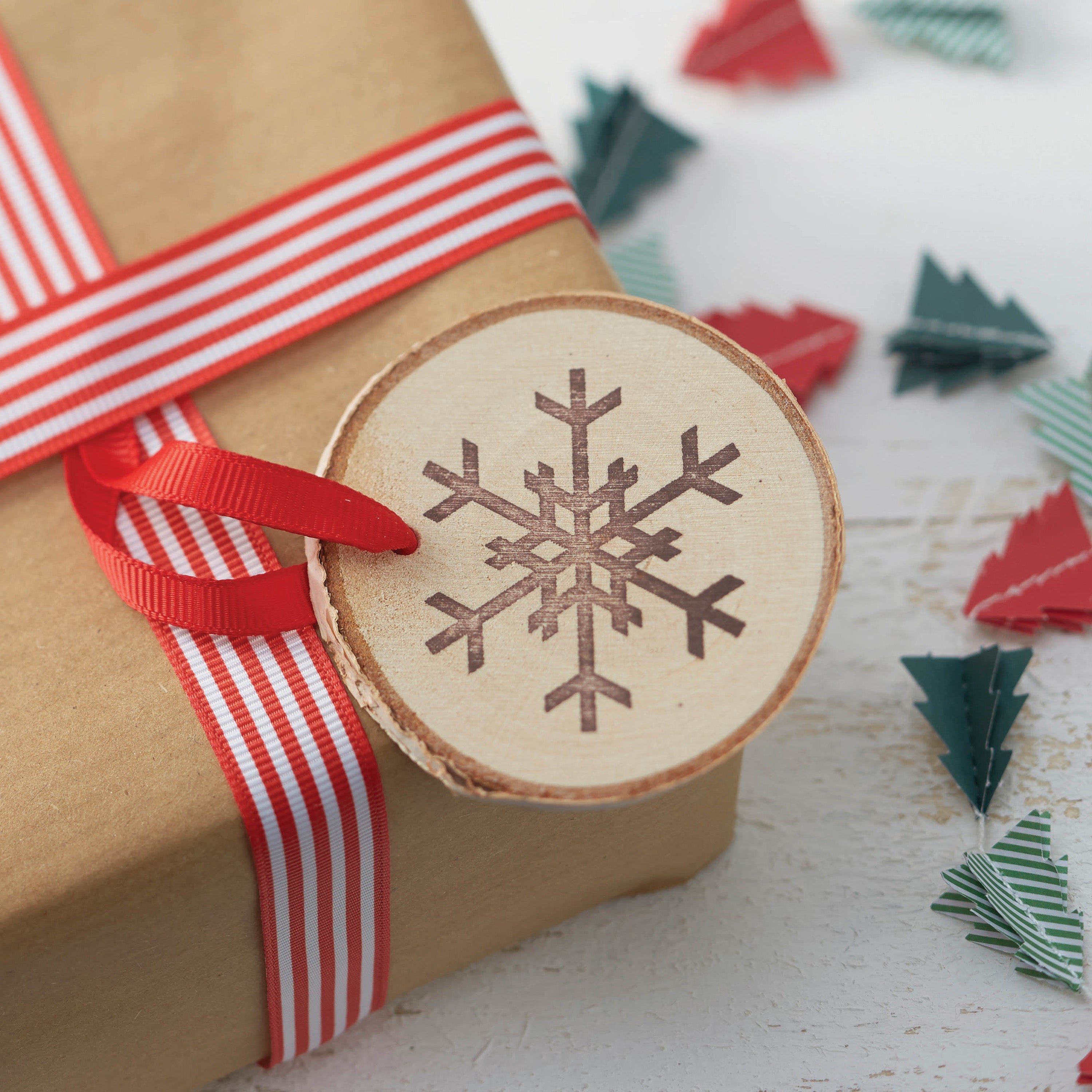 Wooden Round Snowflake Hanging Decorations - Vintage Noel