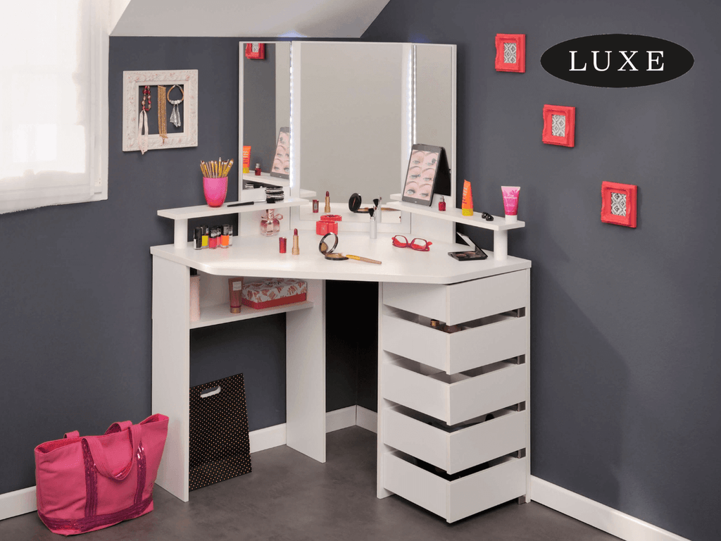 Corner Beauty Bar, White