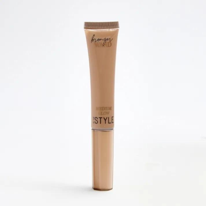 In The Style Bronzer Wand Medium Glow - Beales department store