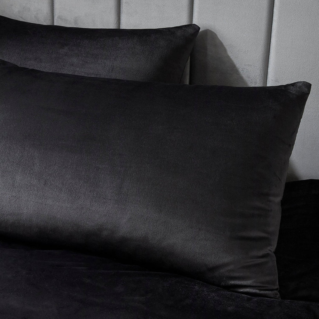 Laurence Llewelyn-Bowen Montrose Black Velvet Duvet Set