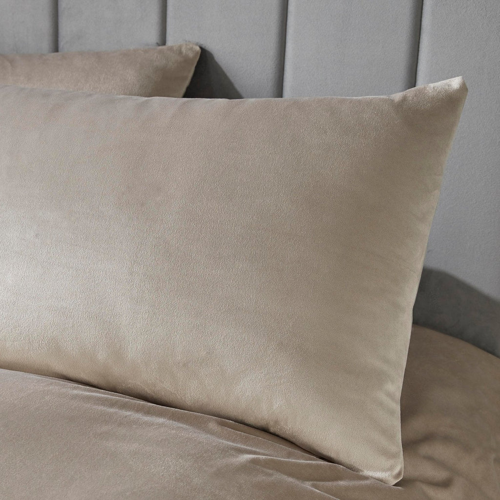 Laurence Llewelyn-Bowen Montrose Linen Velvet Duvet Set