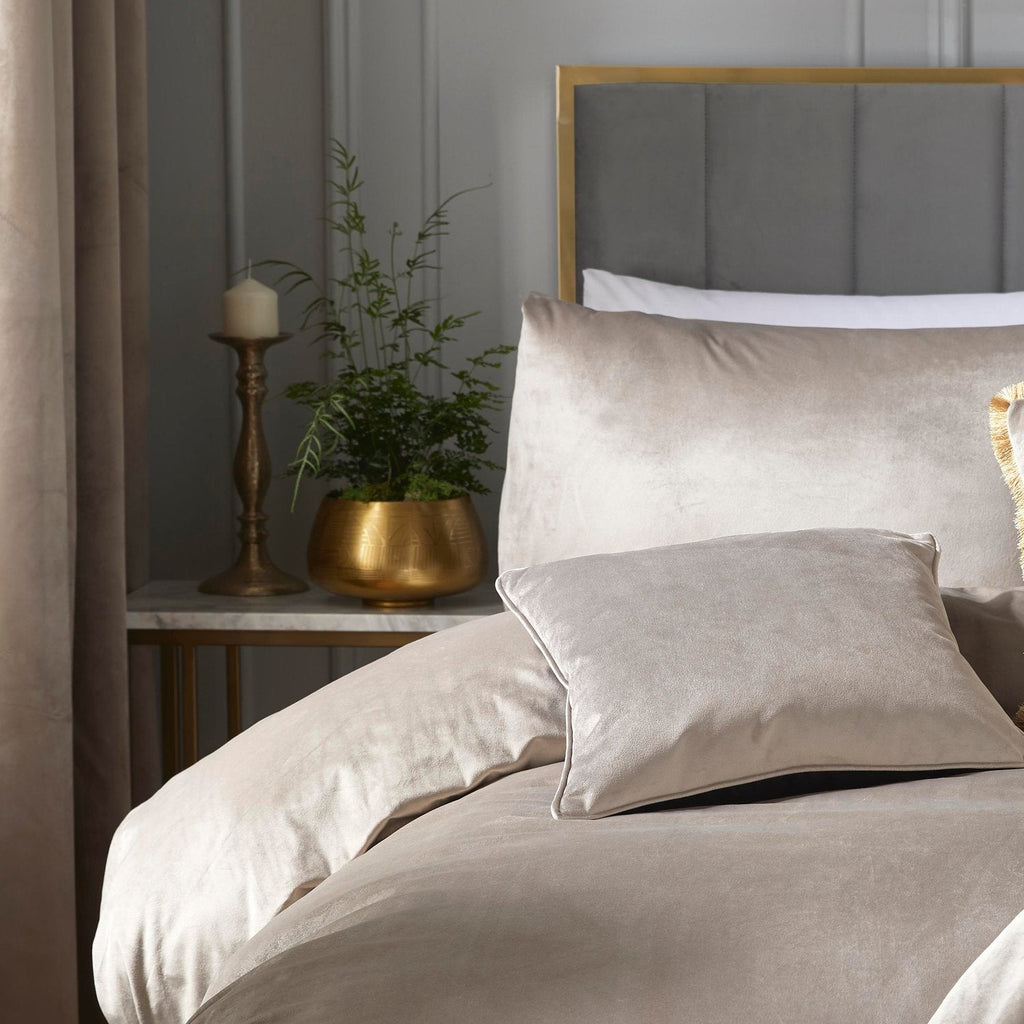 Laurence Llewelyn-Bowen Montrose Linen Velvet Duvet Set