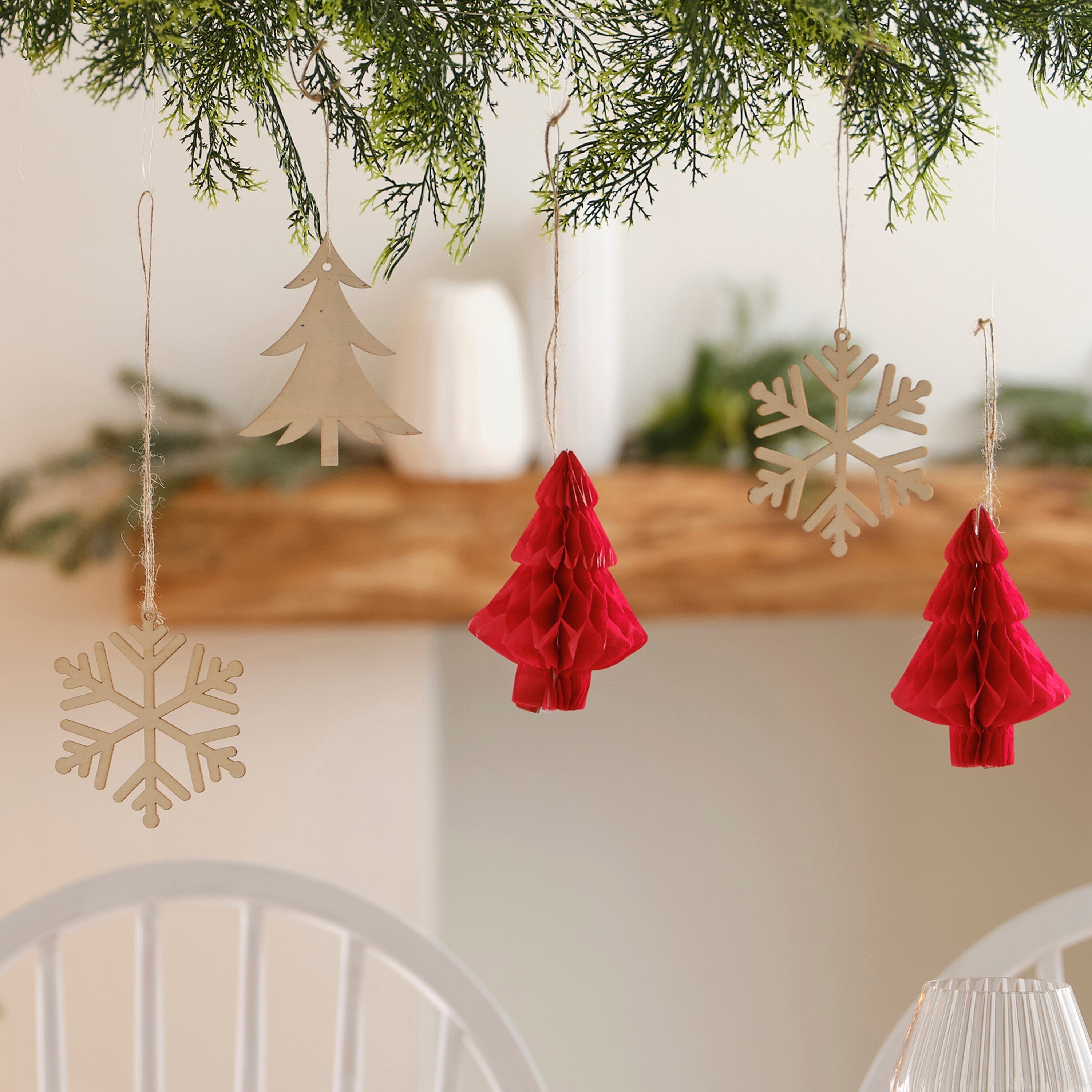 Wooden Trees, Foliage and Red Christmas Hanging Decorations- 5 Inner Pack